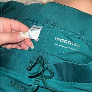 Mandala Hunter Green scrub joggers, size XL.